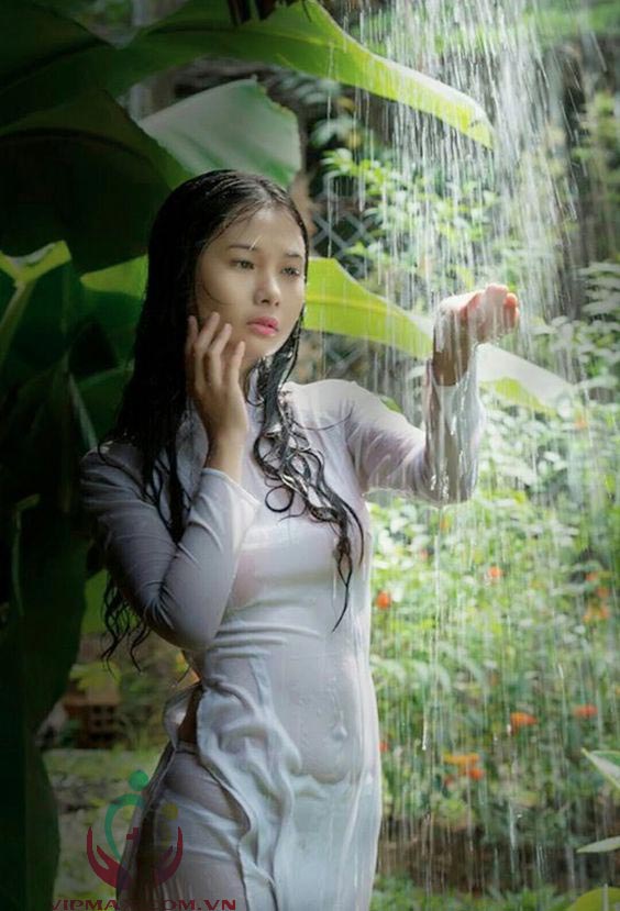 nữ sinh mặc áo dài siêu mỏng đến trường 