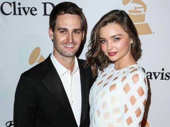 miranda-kerr-dinh-hon-ngoisaovn-5-ngoisao.vn-w650-h488