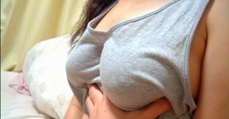 Tại sao nam thích sờ ngực phụ nữ